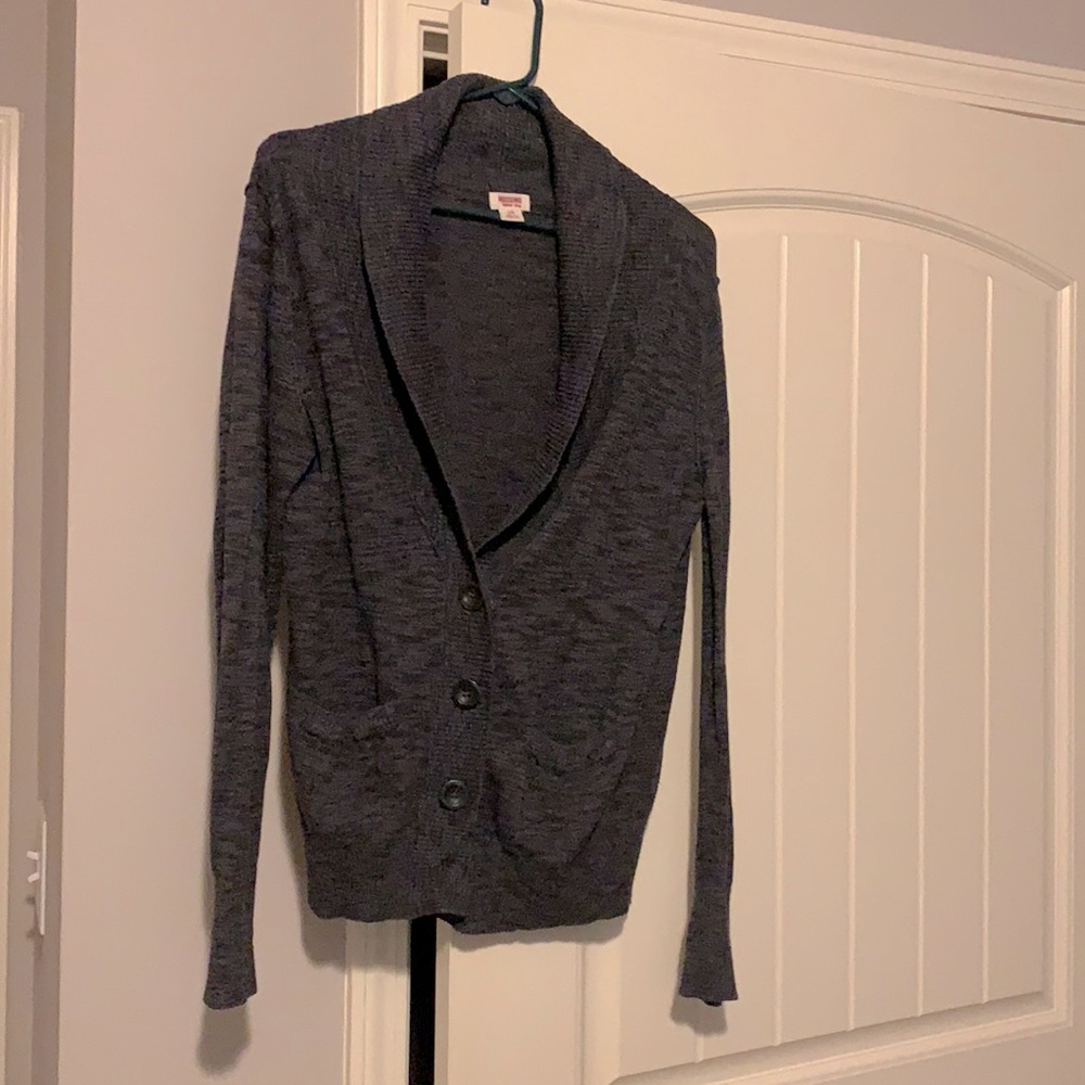 Long Sleeved Cardigan w/ buttons - Large